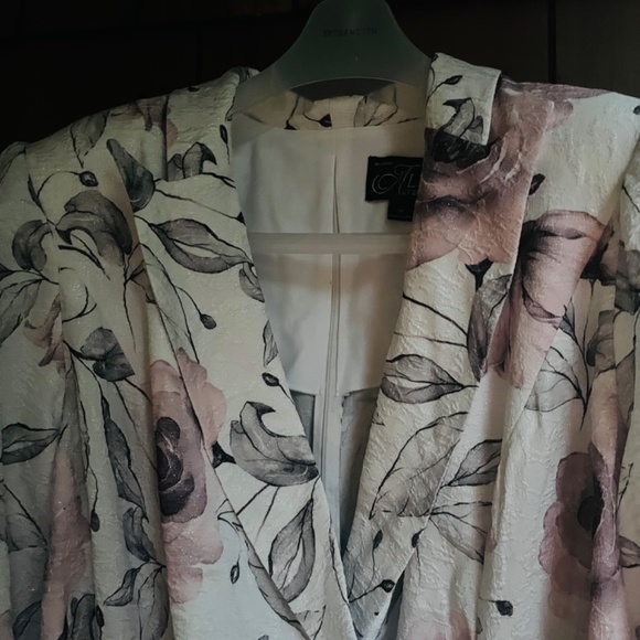 Alex Evenings Plus Size 3X Floral Print Jacquard Side Button 3/4 Sleeves Jacket - Picture 9 of 15